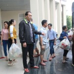 Tiếp nhận chuyến hàng ủng hộ đầu tiên hỗ trợ nhân dân vùng lũ Đắk Lắk